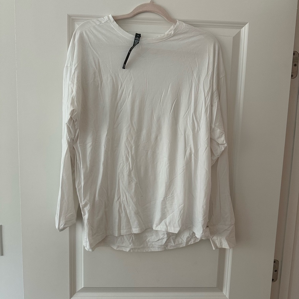 Vuori Women’s White Long Sleeve Tee